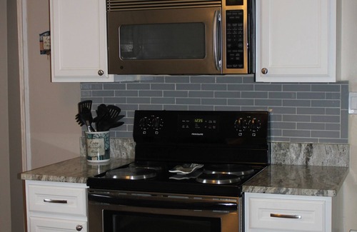 Lower Grand Lagoon House | Adorable 2-Bedroom Vacation Rental- Ideal Location- 8 minute walk to the beach!