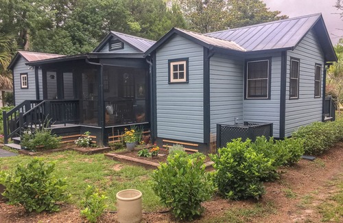 Pigeon Point House | Adorable 2 Bed, 2 Bath Cottage in Historic Beaufortn30 Day Minimum Stay