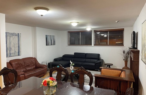 Hollyburn House | Adorable,2 bedrooms in West Vancouver