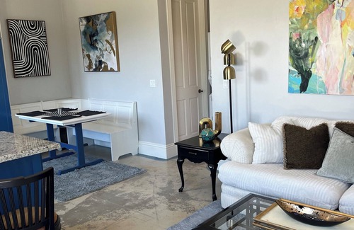 Rancho Santa Fe Cottage | Adorable 2 Bedroom Guest House, 12 minutes from beach, 7 minutes from shopping