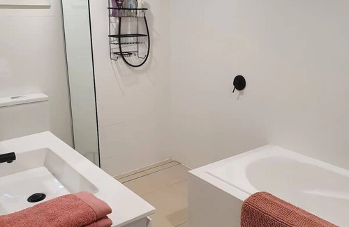 McMinns Lagoon House | Adorable 2 bedroom unit, set in lush gardens