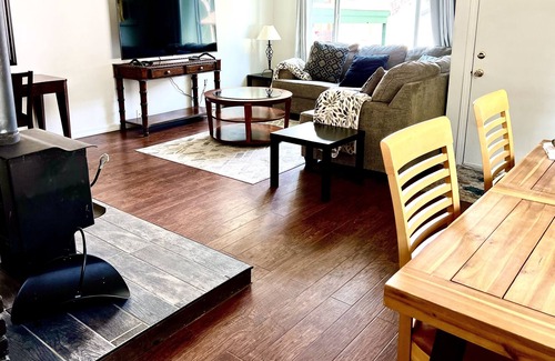 Southeast Bend Condo | Adorable 2 Bedroom 1 Bath Home in Fourplex with Fenced yard