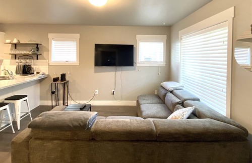 Billings House | Adorable 2 bedroom 2 bath townhouse w/walking trails, 10 minutes to everything.