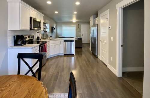 Billings House | Adorable 2 bedroom 2 bath townhouse w/walking trails, 10 minutes to everything.