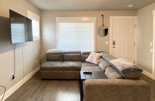 Billings House | Adorable 2 bedroom 2 bath townhouse w/walking trails, 10 minutes to everything.
