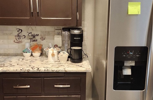 Lake Worth Apartment | Adorable 2-bedroom guesthouse with free parking