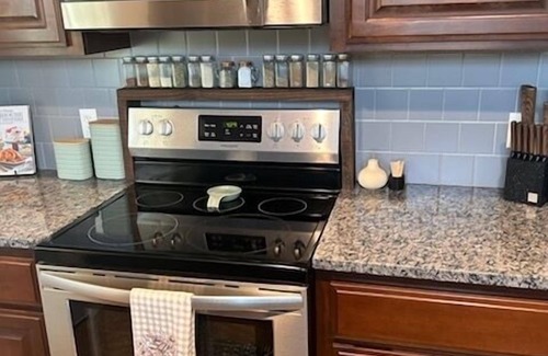 Pryor House | Adorable 2-bedroom house with AC in charming Pryor