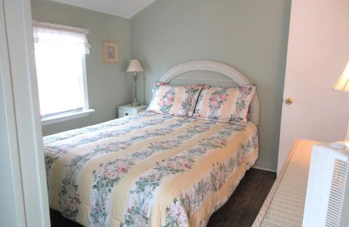 Ship Bottom Apartment | Adorable 2 bedroom second floor duplex in Ship Bottom, short walk to the beach.