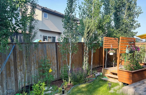 Southeast Calgary House | Adorable 2-bedroom With Free Parking on Premises
