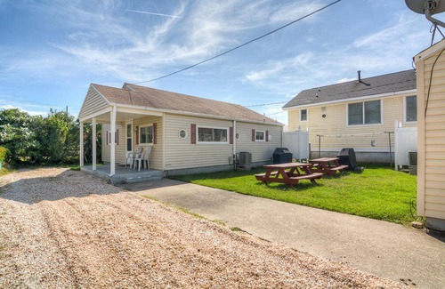 Point Pleasant Beach House | Adorable! 2 Car Parking,Close to Beach & Boardwalk, 4 Badges, WiFi
