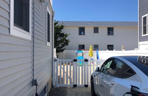 Ship Bottom Condo | Adorable 2BR Condo on Long Beach Island LBI in Ship Bottom. Beach Block!