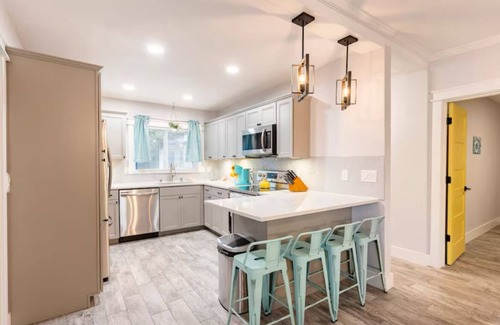 Tarpon Springs House | Adorable 3 Bedroom Family Getaway