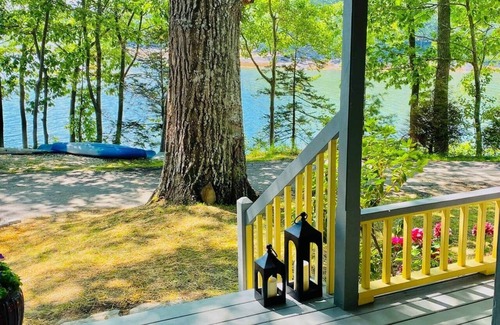 Mid-Coast and Islands House | Adorable, 3 bedroom, 1 bath ocean side cottage!
