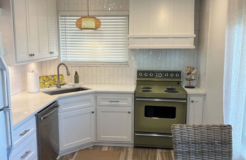 Barnett House | Adorable 3 Bedroom Bungalow