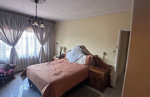 Katlehong House | Adorable 3-bedroom house in Katlehong