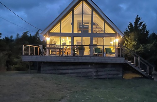 Town of East Hampton Cottage | Adorable 3-bedroom cottage on magical Gerard Drive in East Hampton