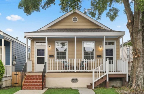 Mid-City House | Adorable 3BR, Cowboy Pool & Porch in Mid-City, Adorable & Bright 3 BR in the heart of Mid-City!