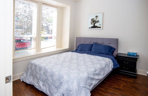 Langley House | Adorable 5 Bedroom Home With Patio