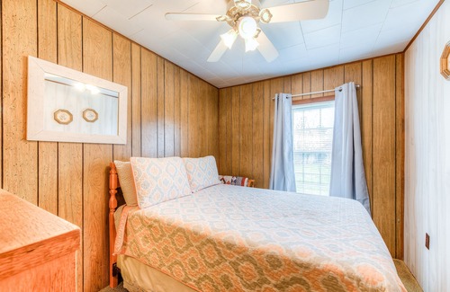 Oakland Cabin | Adorable adventure cabin in the woods with full kitchen, firepit, & porch