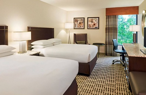 Houston House | Adorable & Affordable Suite! Great for Groups!