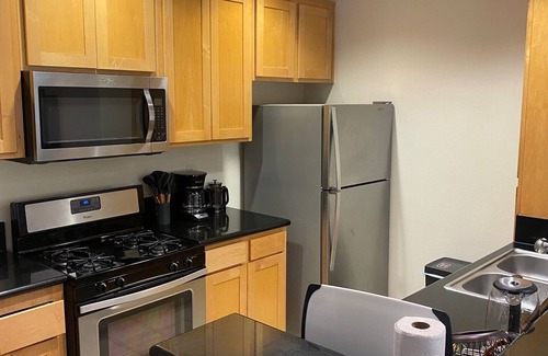 Beverly Hills Apartment | Adorable and Bright 2BD 2BR Unit