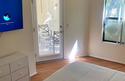 Beverly Hills Apartment | Adorable and Bright 2BD 2BR Unit