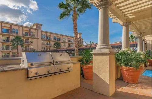 Beverly Hills Apartment | Adorable and Bright 2BR/2BA Unit