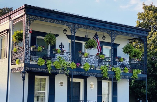 Sweetwater Apartment | Adorable balcony apartment. Walk to shops and restaurants.