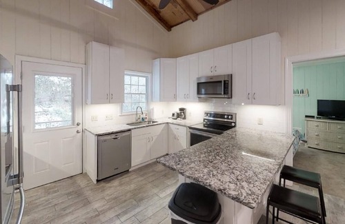 North Litchfield Beach House | Adorable beach home in North Litchfield!
