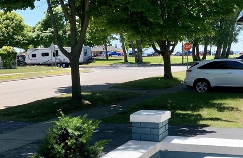 Ludington House | Adorable, “ Beach View Cottage” Lake Michigan views! Best location!