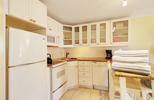 Holmes Beach Villa | Adorable beachfront rental in a great location with Gulf access right outside