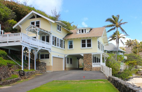 Lanikai House | Adorable Beachfront Home Located on Secluded White Sand Beach!