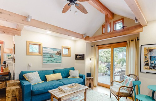 Manzanita Cottage | Adorable cabin near the beach with gas fireplace, firepit, deck, washer/dryer