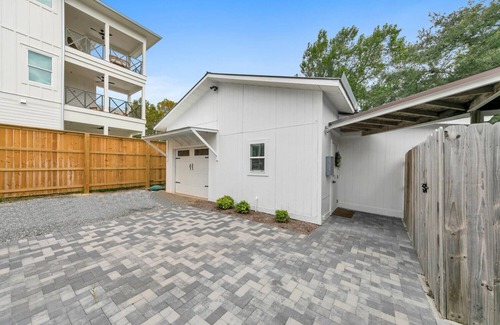 Gulfview Heights Cottage | ADORABLE Carriage house for two! Walk to the beach! 5 minutes to the beach!