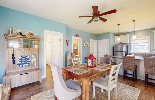 Wells Cottage | Adorable coastal escape near the beach with shared pool/hot tub & fast WiFi