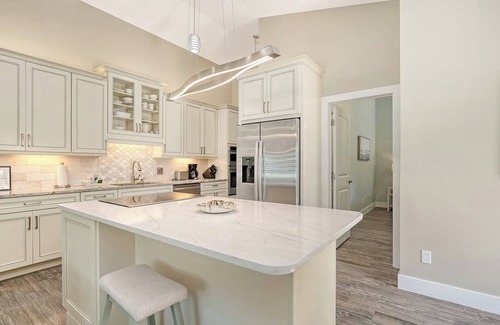 Bradenton Beach House | Adorable Cottage Close to Beach w/Heated Pool & Hot Tub, FREE WiFi & Trolley.