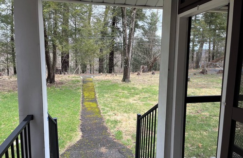 Milford House | Adorable Cottage on the Edge of the National Forest and Trails and Walk to Town