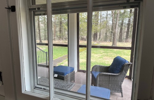 Milford House | Adorable Cottage on the Edge of the National Forest and Trails and Walk to Town