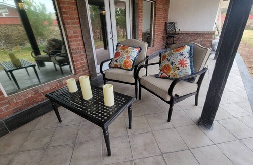 El Paso Apartment | Adorable Cottage Rented by Room 1