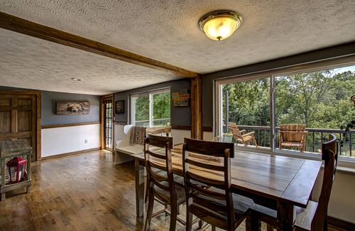 Dandridge House | Adorable Cottage with lake view.