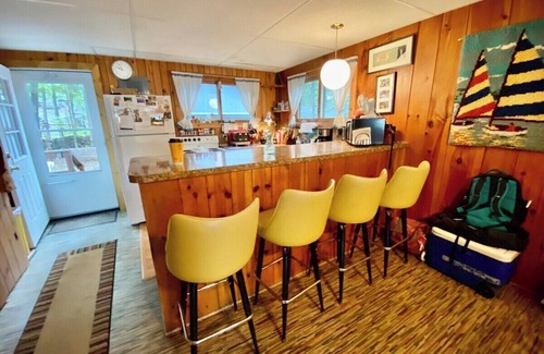 Higgins Lake House | Adorable Cottage with Higgins Lake Access
