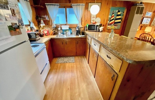Higgins Lake House | Adorable Cottage with Higgins Lake Access