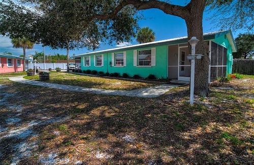 Englewood Cottage | Adorable cottages on Lemon Bay