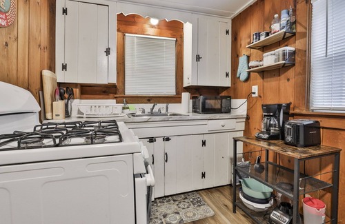 Weirs Beach Cottage | Adorable Cozy Cottage in Laconia