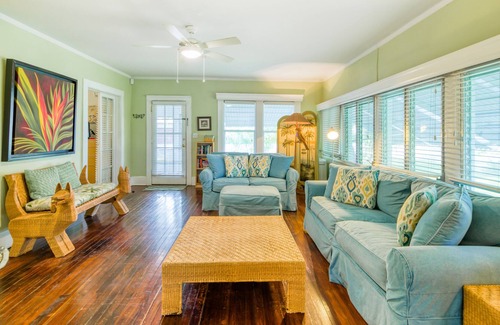Tarpon River House | Adorable, dog-friendly home with a large yard, AC, washer/dryer, & fast WiFi