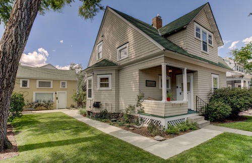 Downtown Colorado Springs House | ADORABLE DOWNTOWN COTTAGE With HOT TUB