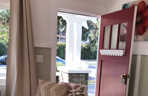 Oak Park House | Adorable Downtown Cottage, Great Gated Yard, Parking, Walk Everywhere