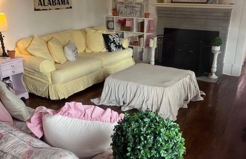 Athens House | Adorable Farmhouse Conveniently Located to Athens/Madison/Huntsville/Decatur