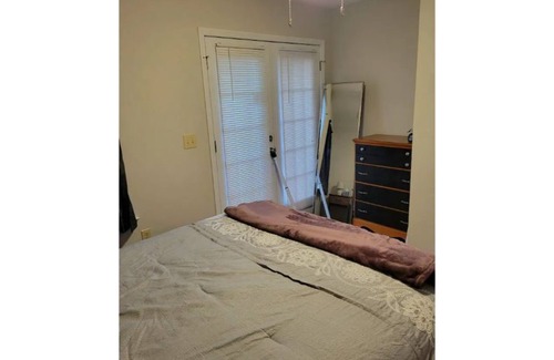 Stonehouse House | Adorable guest house close to everything!