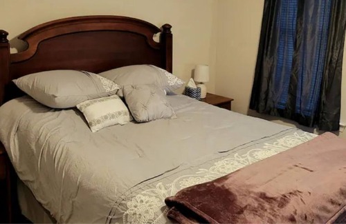 Stonehouse House | Adorable guest house close to everything!